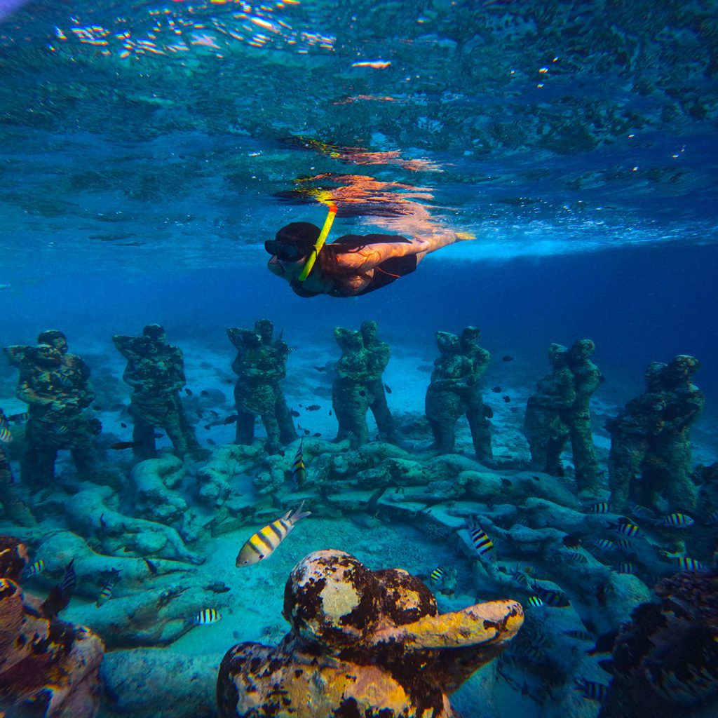 Nest Underwater statues Gili Meno